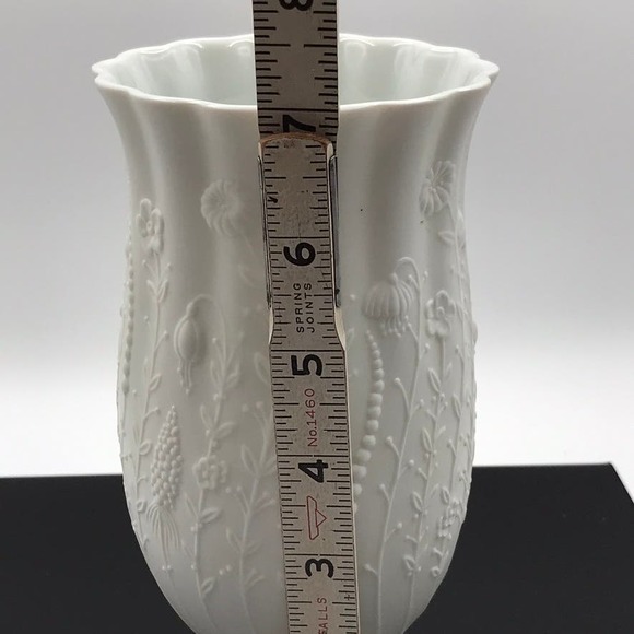 Vintage AK Kaiser Manfred Frey Fluted Scalloped Rim Porcelain Vase WGermany #676 - Picture 7 of 8